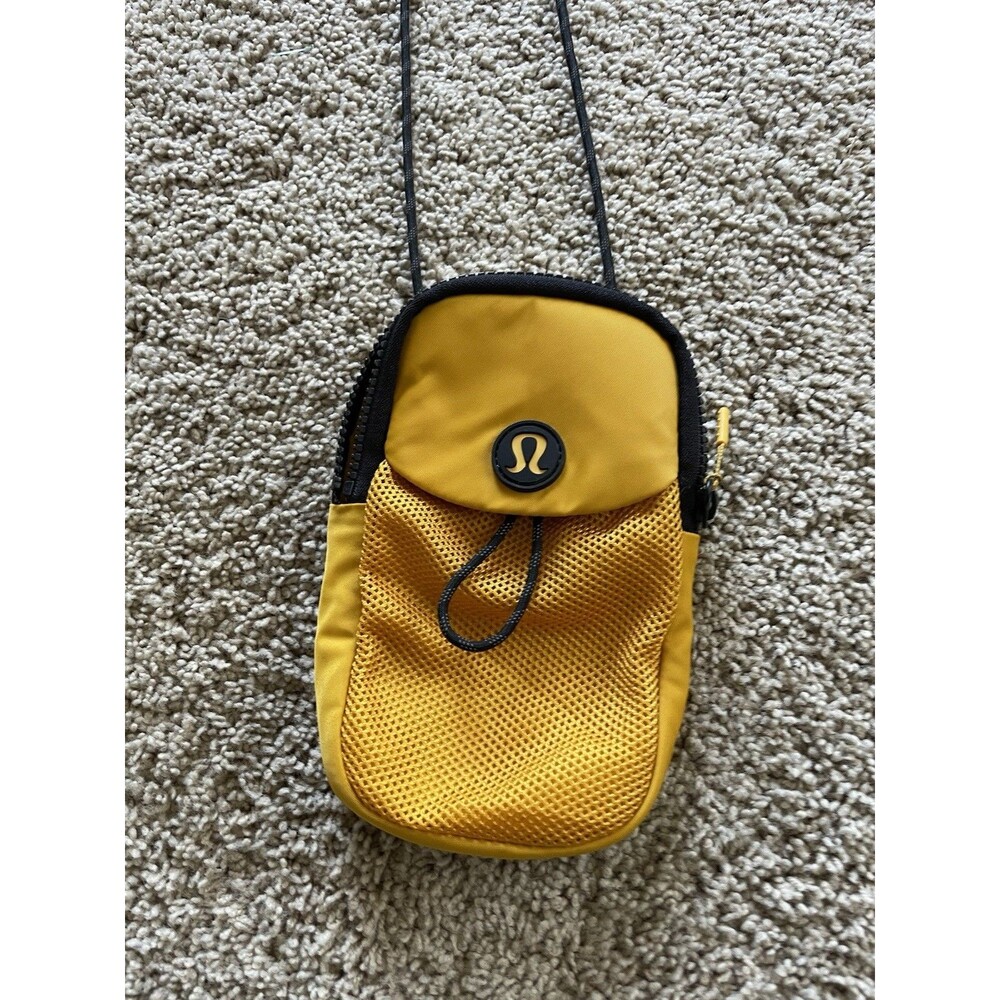 Lululemon Take It On Crossbody Pouch Honey Lemon Messenger Bag Purse Fanny Pack